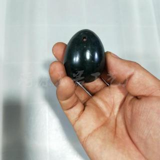 鸡蛋手把件新疆玉石和田玉青玉手玩件