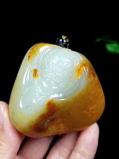 新疆和田玉籽料文武全才可把可挂!肉白质细,密度过灯,皮色醇熟老厚,通