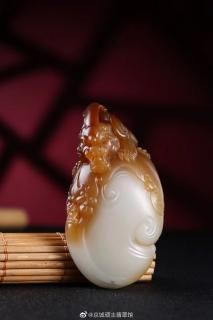 新疆和田玉 且末糖白料瑞兽貔貅手把件... 来自京城顽主翡翠馆